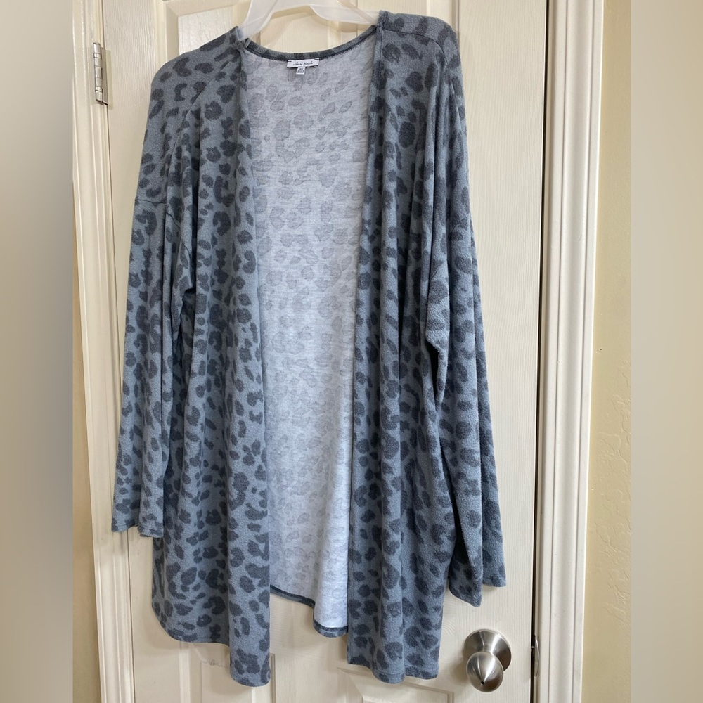 White Birch 3x gray leopard duster.